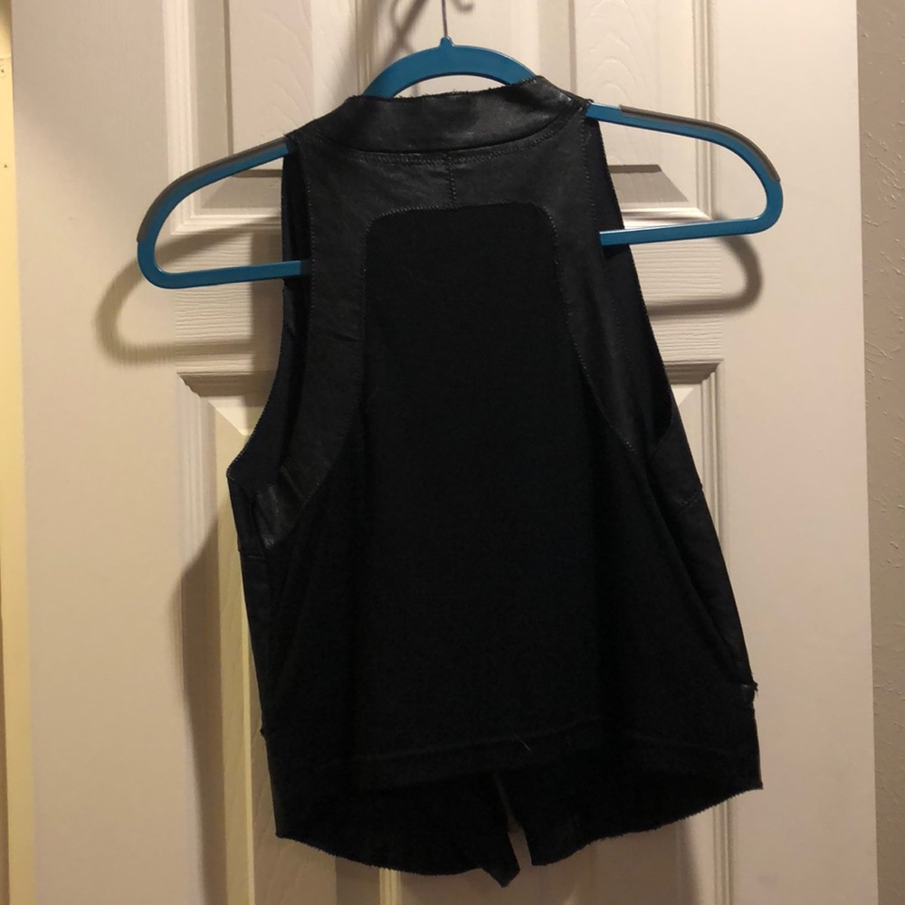 Top - Picture 2 of 2